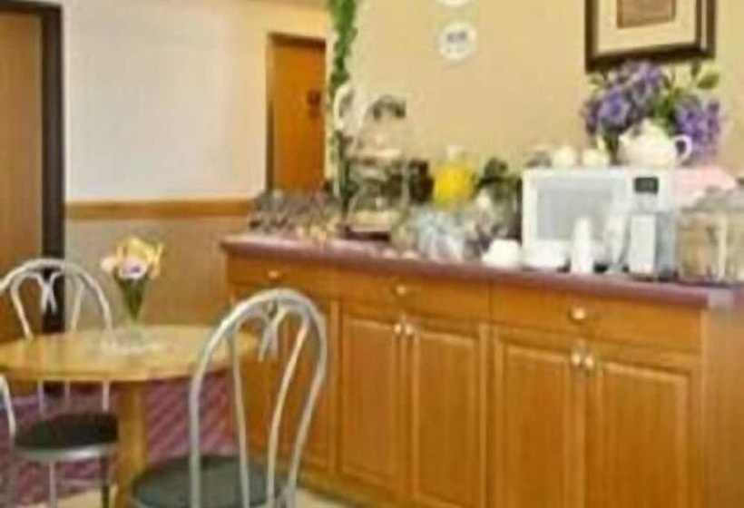 فندق على الطريق Westwood Inn & Suites   Kimball