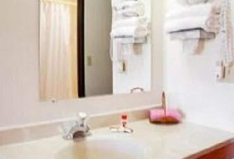 فندق على الطريق Westwood Inn & Suites   Kimball