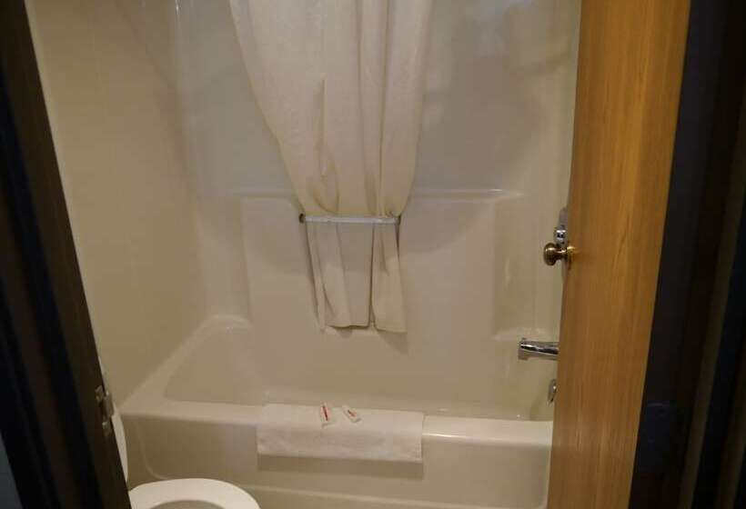 فندق على الطريق Westwood Inn & Suites   Kimball