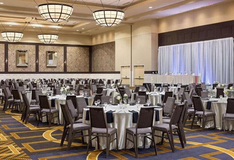 Sheraton Overland Park Hotel At The Convention Center