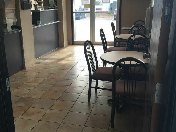 Мотель Super 8 By Wyndham Grand Forks