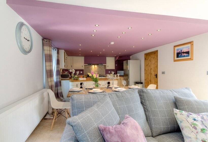 Beach Breeze Cottage