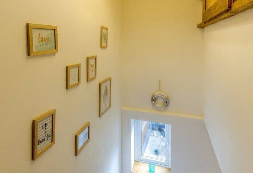 Beach Breeze Cottage