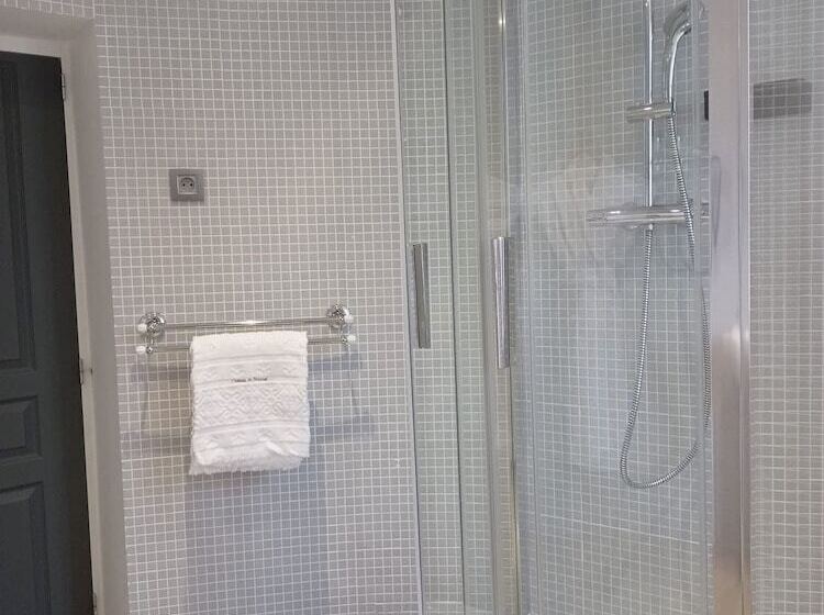 مبيت وإفطار Château De Bernesq