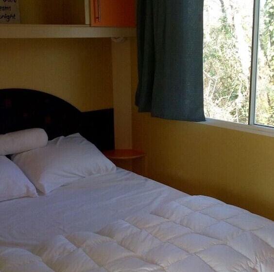 Bed and Breakfast Domaine De La Velle