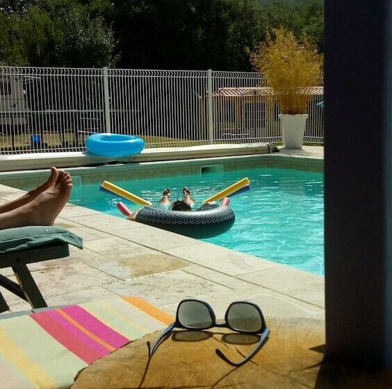 Bed and Breakfast Domaine De La Velle