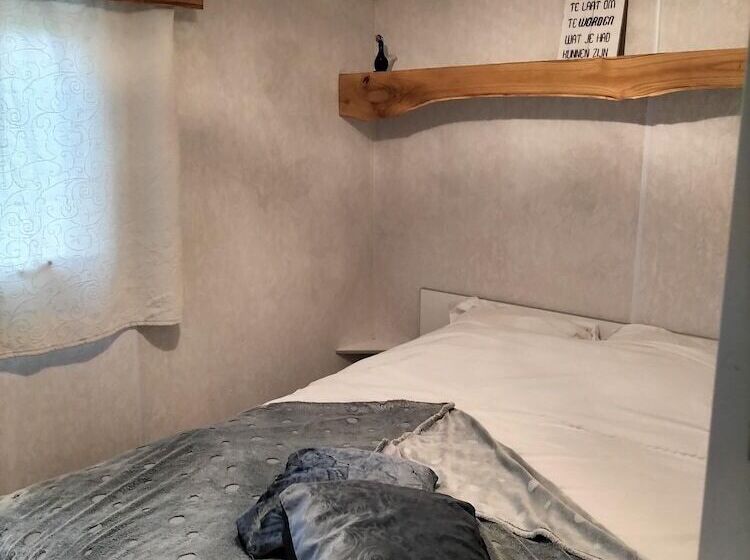 Bed and Breakfast Domaine De La Velle