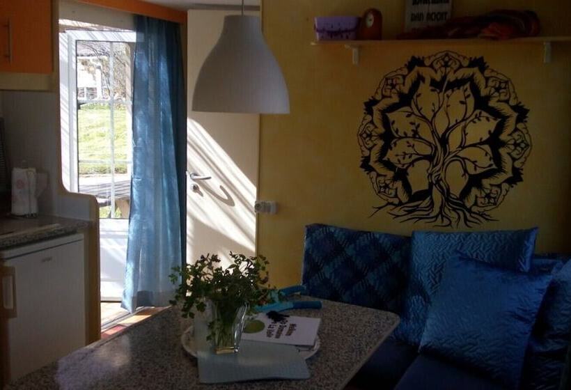 Bed and Breakfast Domaine De La Velle