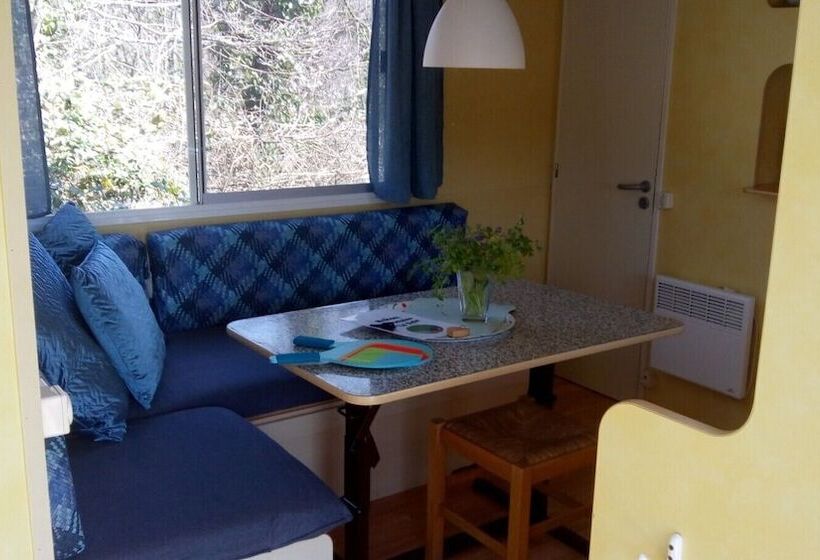 Bed and Breakfast Domaine De La Velle