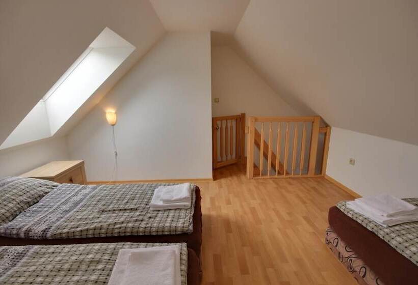 Bed and Breakfast Guest House Pod Hájkem