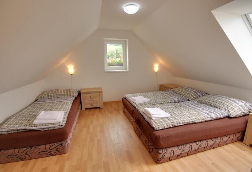 Bed and Breakfast Guest House Pod Hájkem