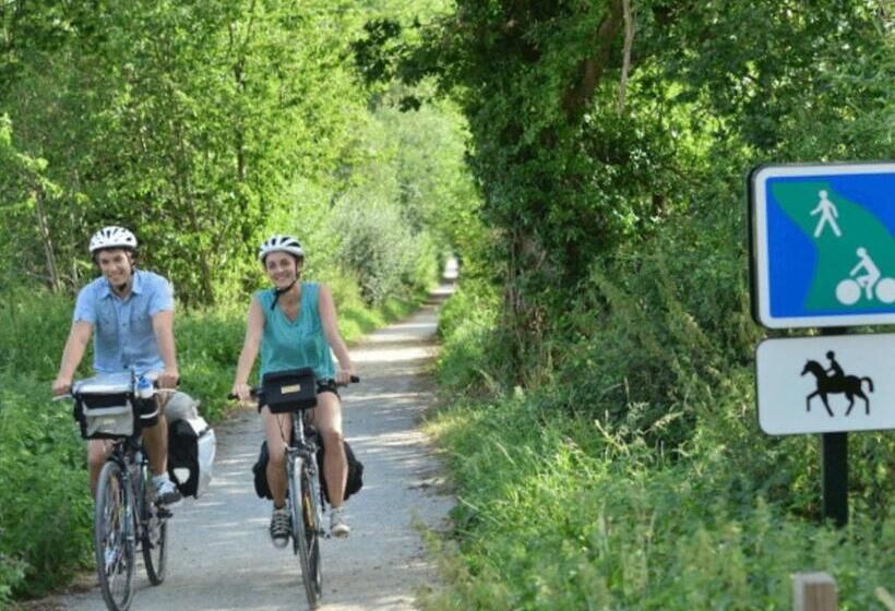 مبيت وإفطار La Calade