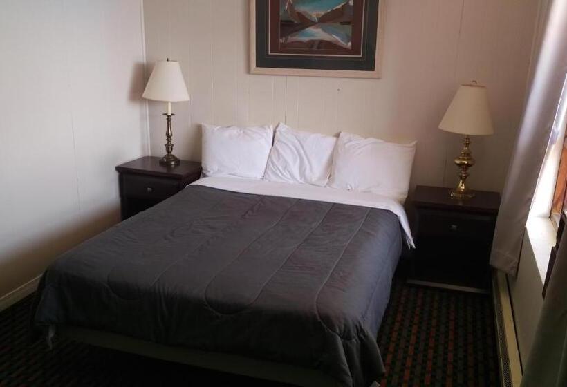 Bay Lake Inn   Frontiersman Motel