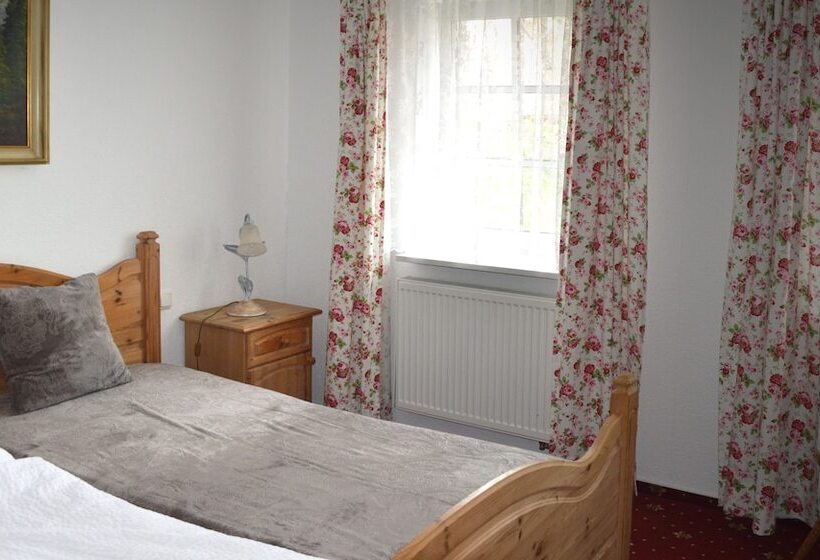 여관 Landhotel Rangau Gasthof & Brennerei