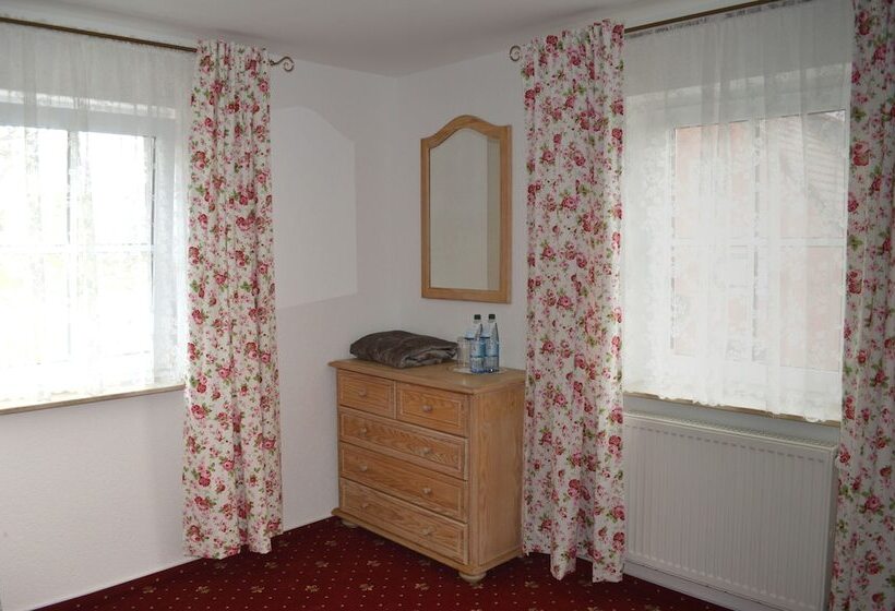 여관 Landhotel Rangau Gasthof & Brennerei