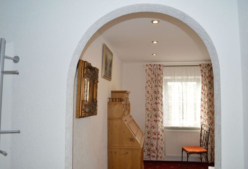 여관 Landhotel Rangau Gasthof & Brennerei