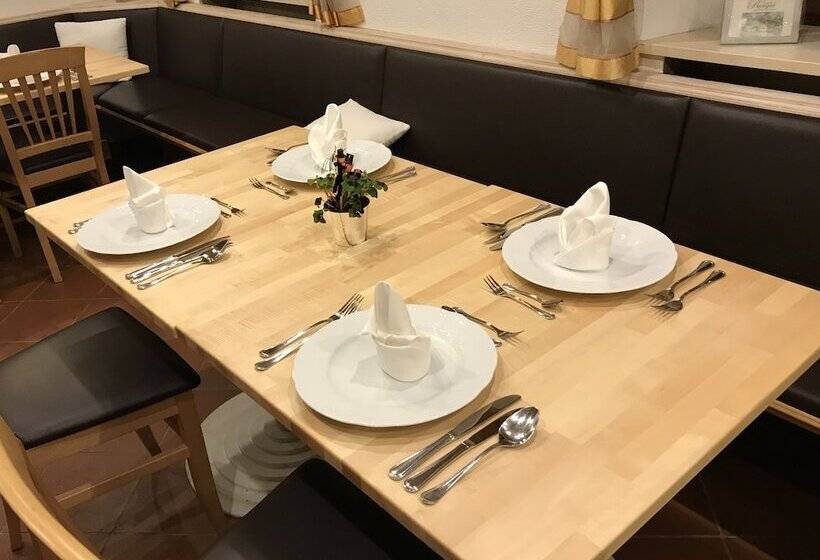 여관 Landhotel Rangau Gasthof & Brennerei