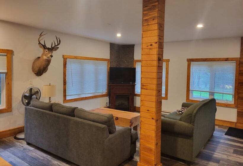 فندق Crabbe Mountain Inn