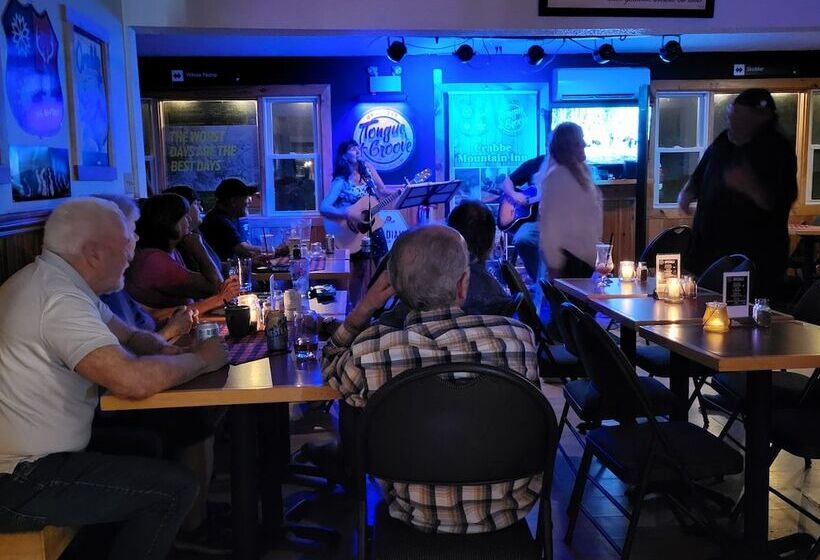 فندق Crabbe Mountain Inn