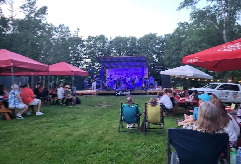 فندق Crabbe Mountain Inn