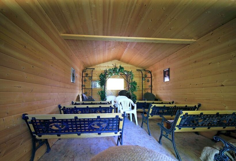 בית מלון כפרי David Thompson Resort