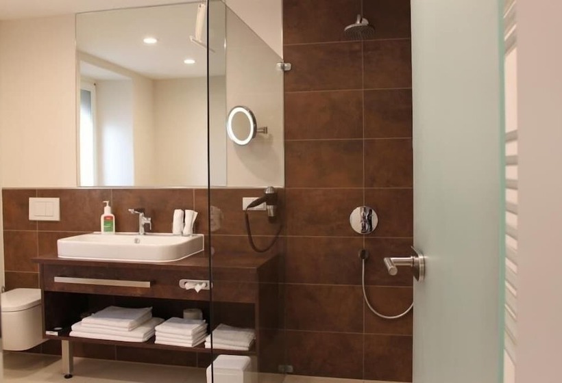 ホテル Gästehaus & Weingut Peth