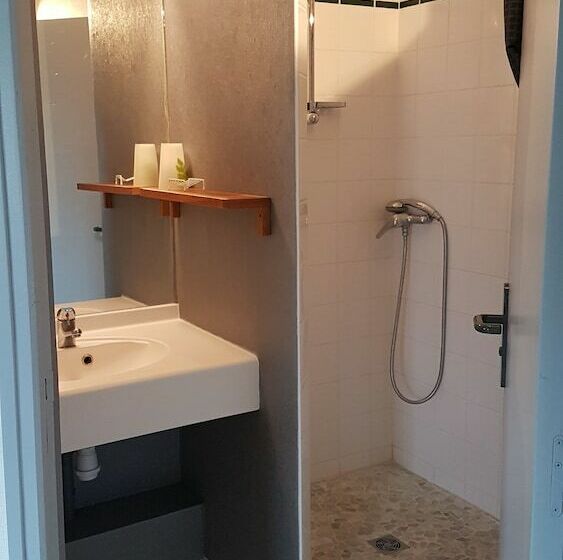 فندق L Agrion Bleu   Chambre Hôtelière   Campsite