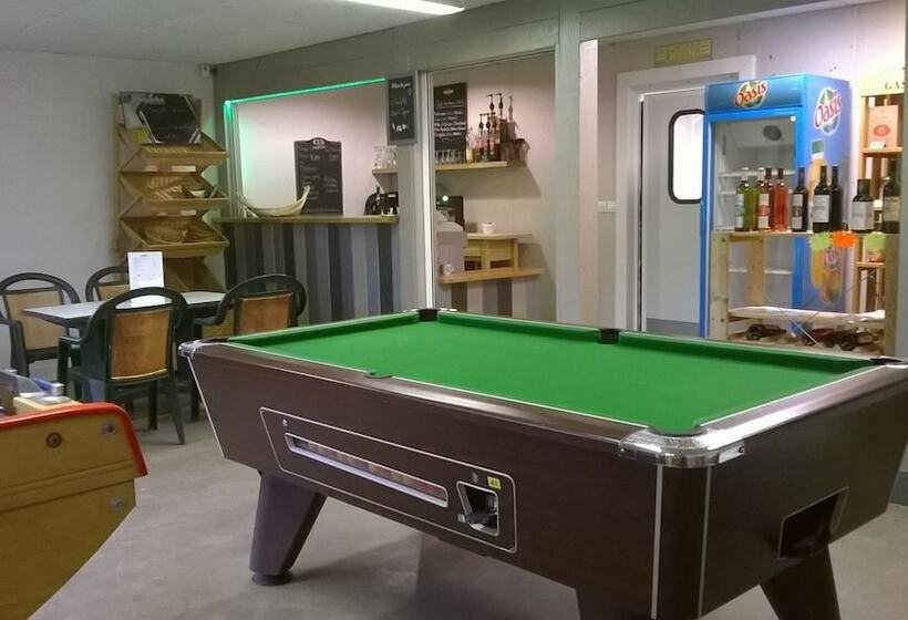 فندق L Agrion Bleu   Chambre Hôtelière   Campsite