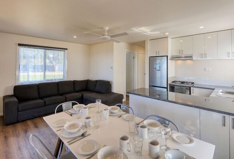 فندق Lake Boga Caravan Park