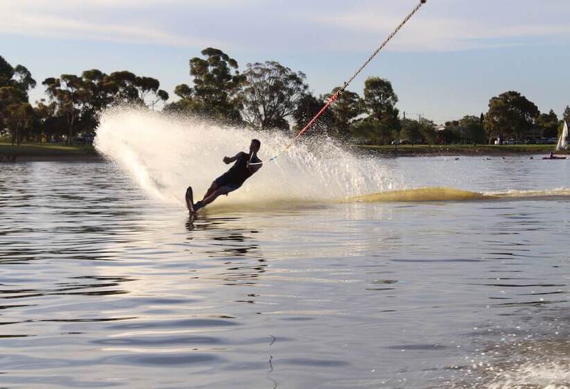 فندق Lake Boga Caravan Park