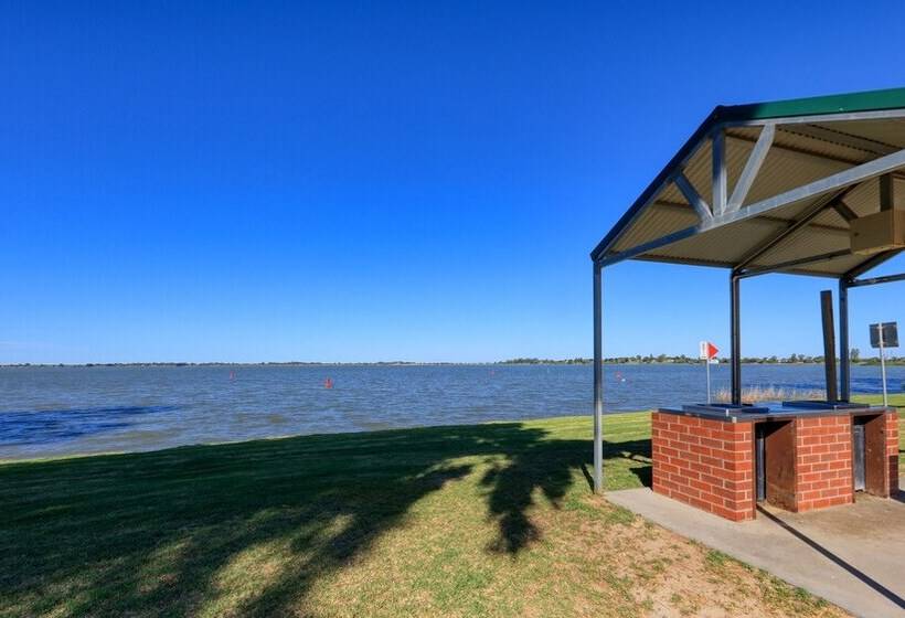 فندق Lake Boga Caravan Park