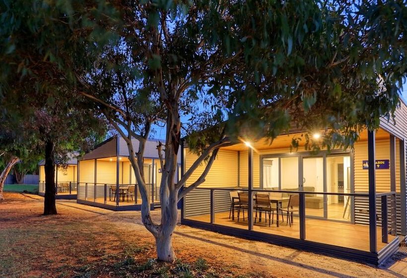 فندق Lake Boga Caravan Park