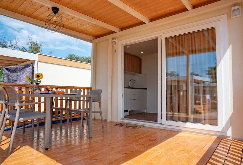 ホテル Mobile Homes At Camping Ugljan Resort