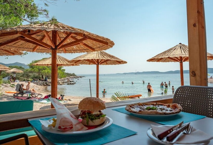 ホテル Mobile Homes At Camping Ugljan Resort