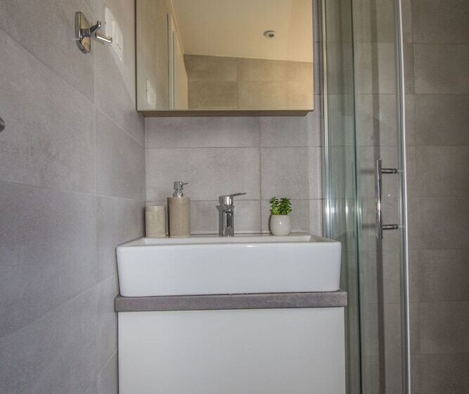 ホテル Mobile Homes At Camping Ugljan Resort