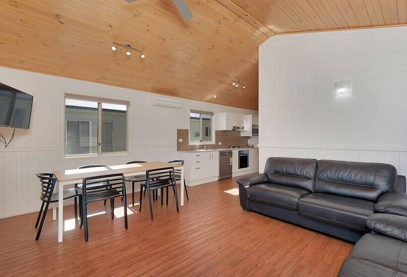 호텔 Moonta Bay Holiday Park