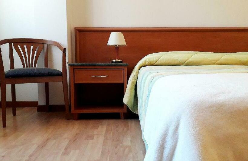 فندق Ristorante Da Roverino