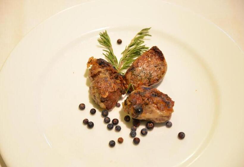 فندق Ristorante Da Roverino