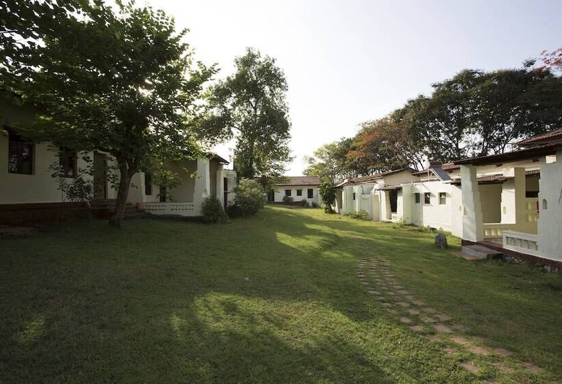 בית מלון כפרי Satya Resort By Oyo Rooms