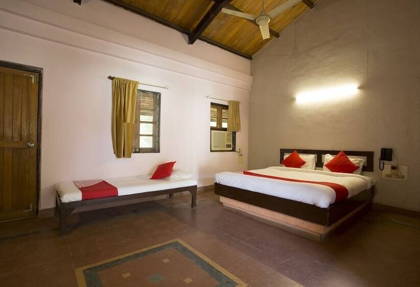 בית מלון כפרי Satya Resort By Oyo Rooms