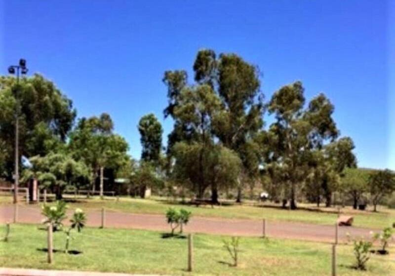 فندق Tom Price Tourist Park