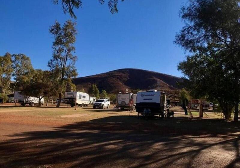 בית מלון כפרי Tom Price Tourist Park