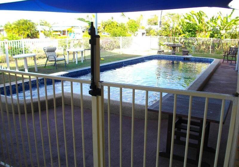 Kurrmine Beach Motel