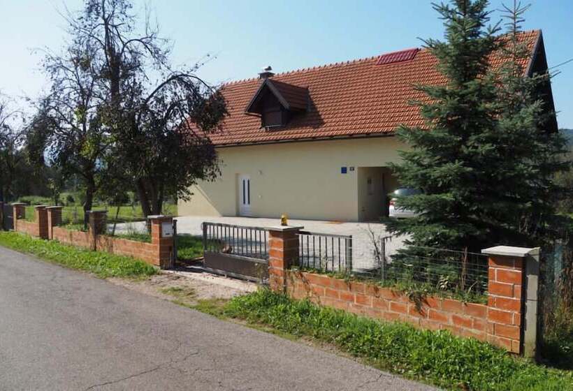 פנסיון Ad Astra House