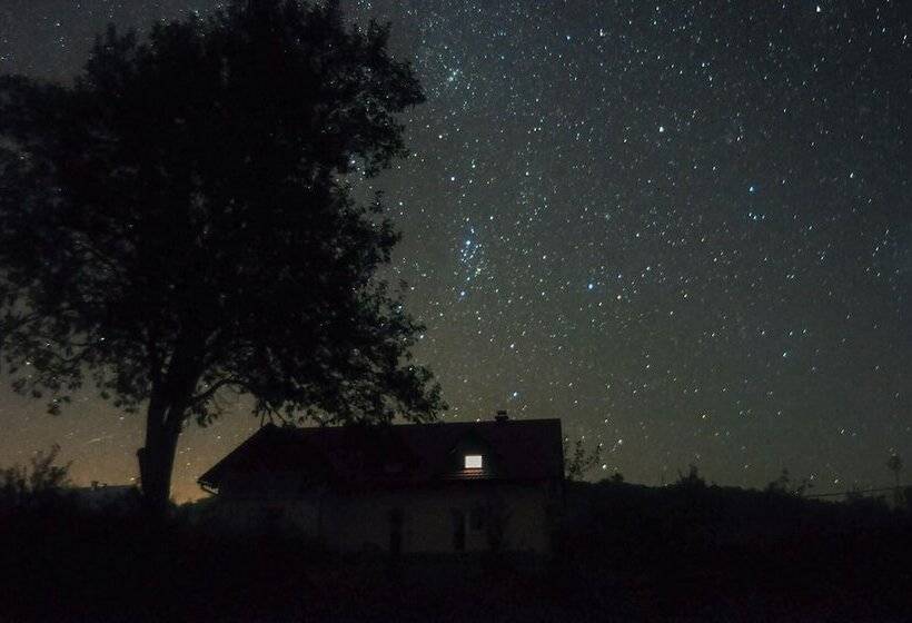 פנסיון Ad Astra House