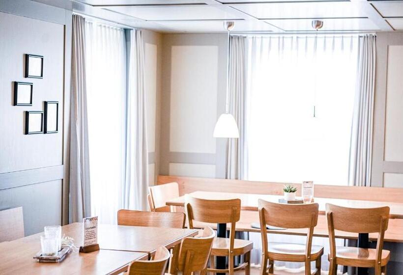 بنسيون Gasthaus Zum Bauernhof