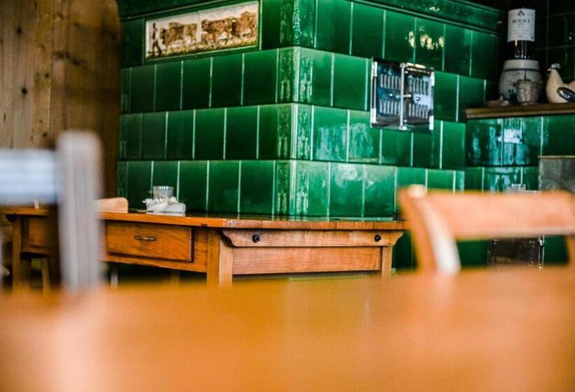 بنسيون Gasthaus Zum Bauernhof