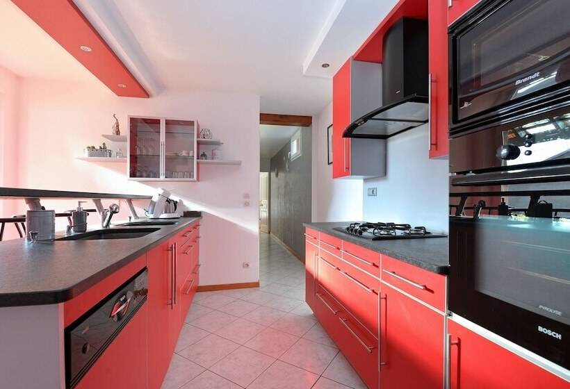 بنسيون La Longère Des Capucines