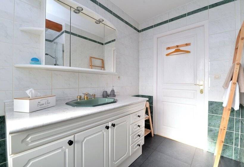 بنسيون La Longère Des Capucines