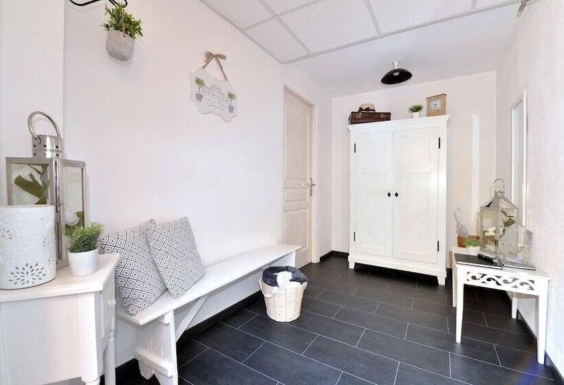 بنسيون La Longère Des Capucines